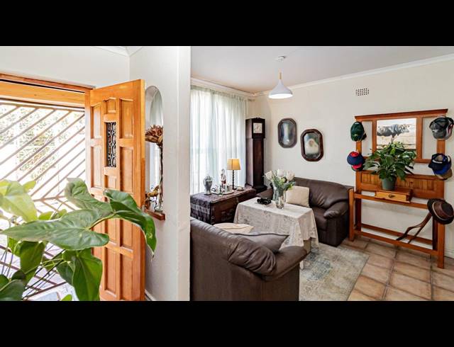 4 BEDROOM FREEHOLD FOR SALE IN BRACKENDOWNS